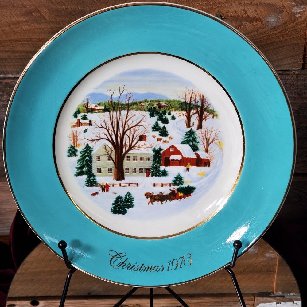 Avon Christmas Plate Series - 1973 - Christmas On The Farm - by Enoch Wedgwood - Picture 3 of 5